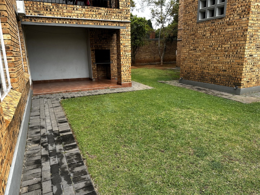 To Let 2 Bedroom Property for Rent in Sonneglans Gauteng