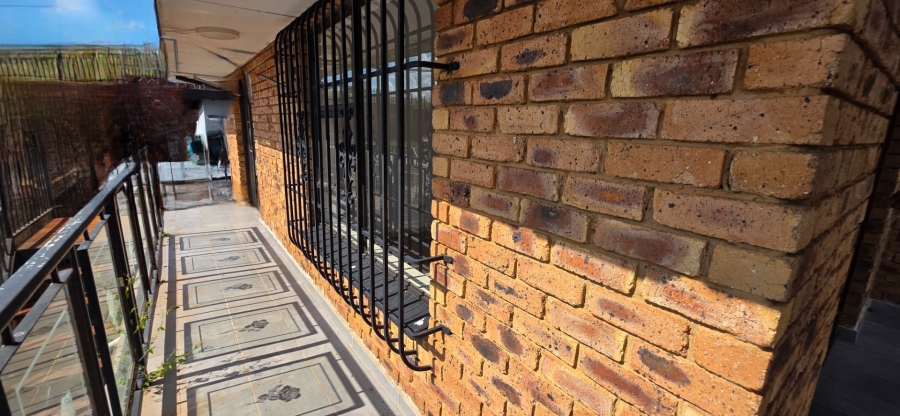 To Let 1 Bedroom Property for Rent in Laudium Gauteng