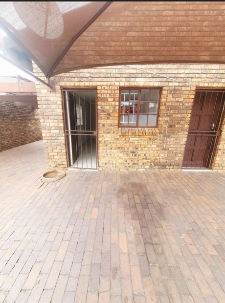 1 Bedroom Property for Sale in Bramley Park Gauteng