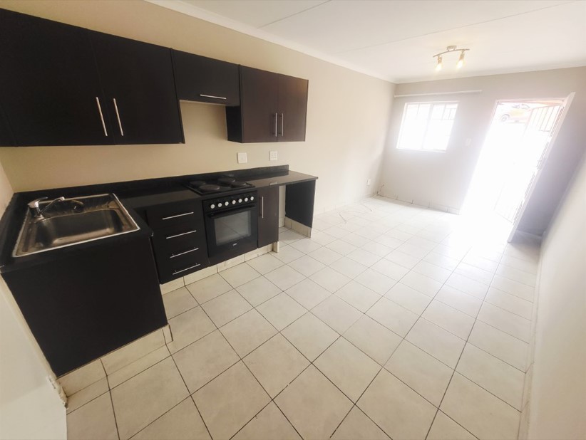 1 Bedroom Property for Sale in Bramley Park Gauteng