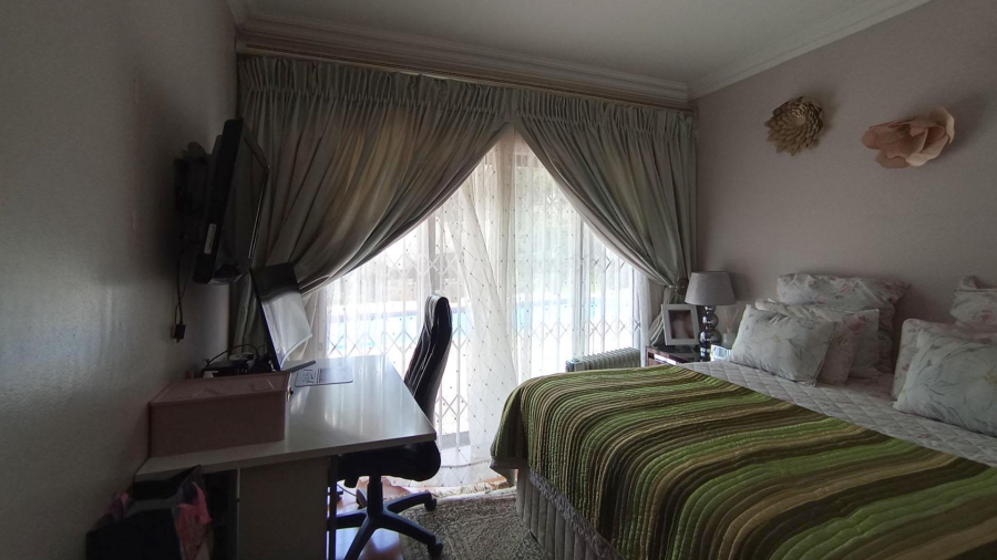 4 Bedroom Property for Sale in Waterkloof Ridge Gauteng