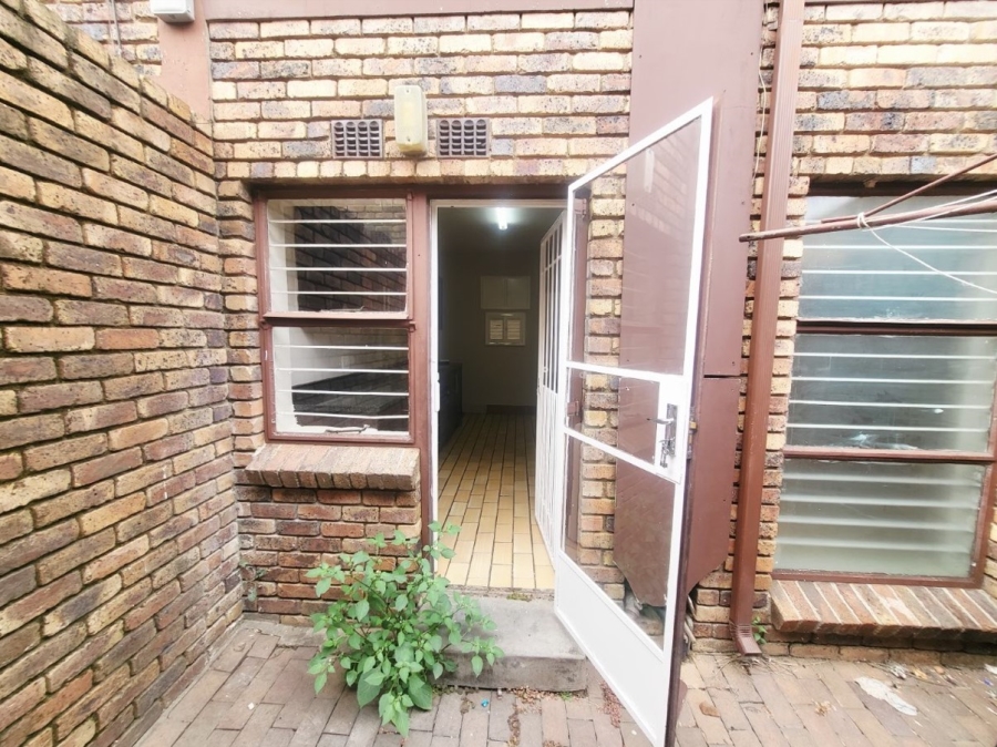  Bedroom Property for Sale in Bramley Park Gauteng