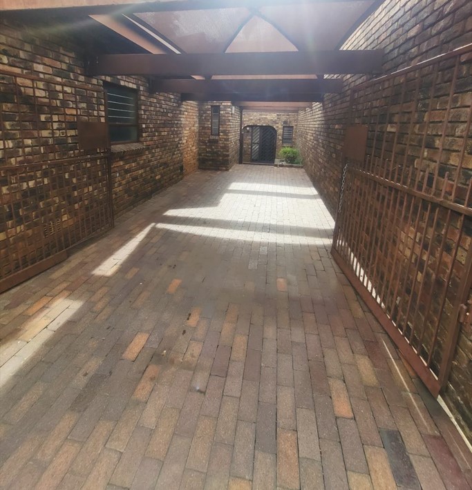  Bedroom Property for Sale in Bramley Park Gauteng