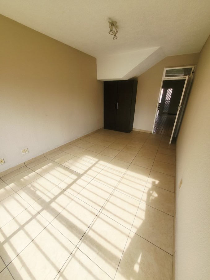  Bedroom Property for Sale in Bramley Park Gauteng