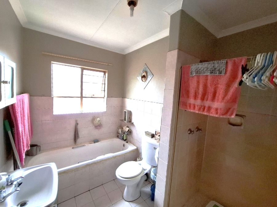 2 Bedroom Property for Sale in Hennopspark Gauteng