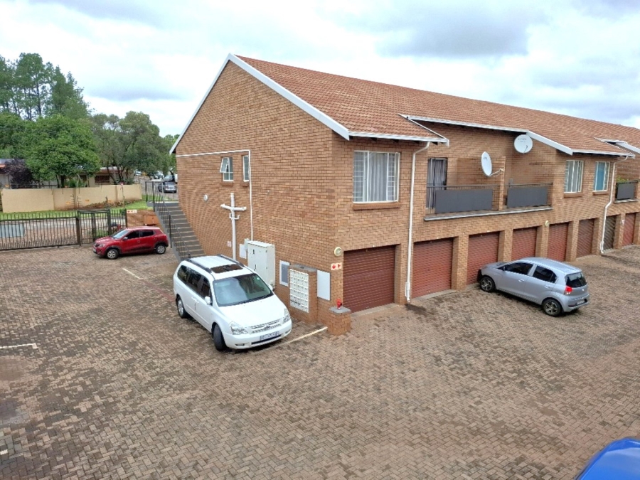 2 Bedroom Property for Sale in Hennopspark Gauteng