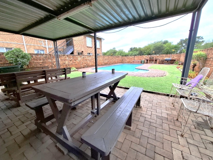 2 Bedroom Property for Sale in Hennopspark Gauteng