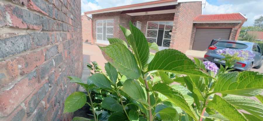 2 Bedroom Property for Sale in Three Rivers Gauteng