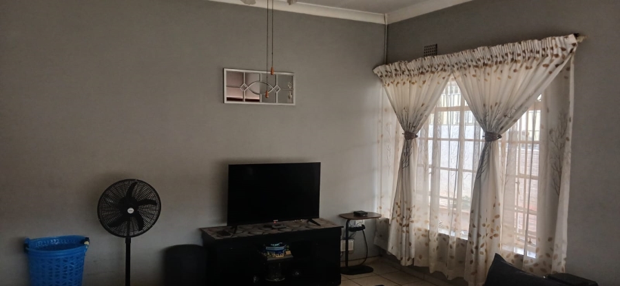 3 Bedroom Property for Sale in Crown Gardens Gauteng