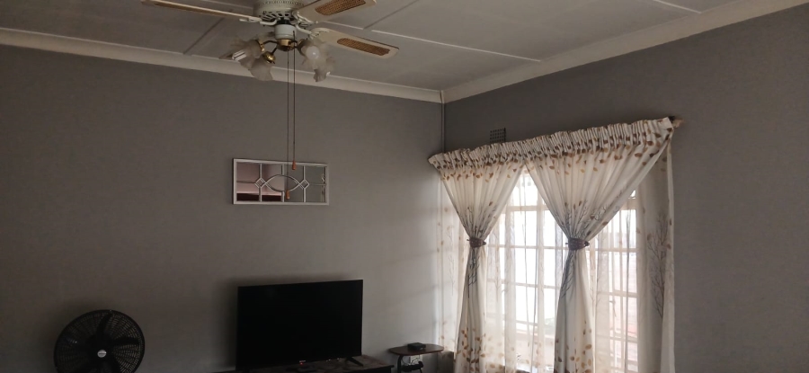 3 Bedroom Property for Sale in Crown Gardens Gauteng