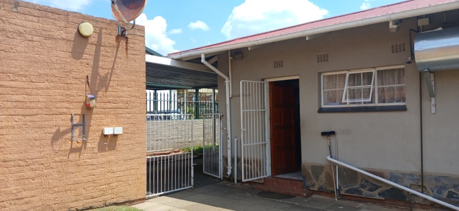 3 Bedroom Property for Sale in Crown Gardens Gauteng