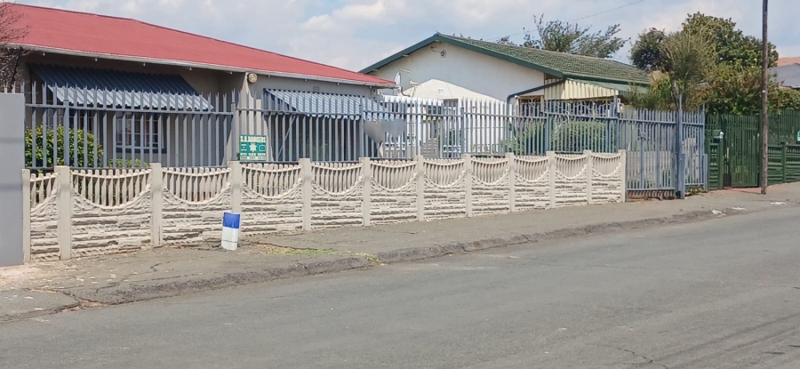 3 Bedroom Property for Sale in Crown Gardens Gauteng