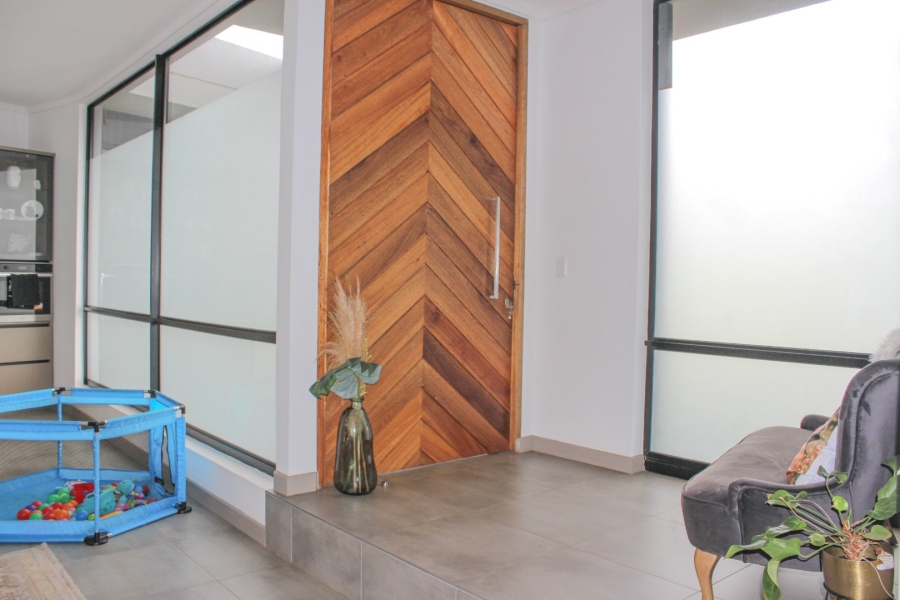 5 Bedroom Property for Sale in Midstream Ridge Gauteng