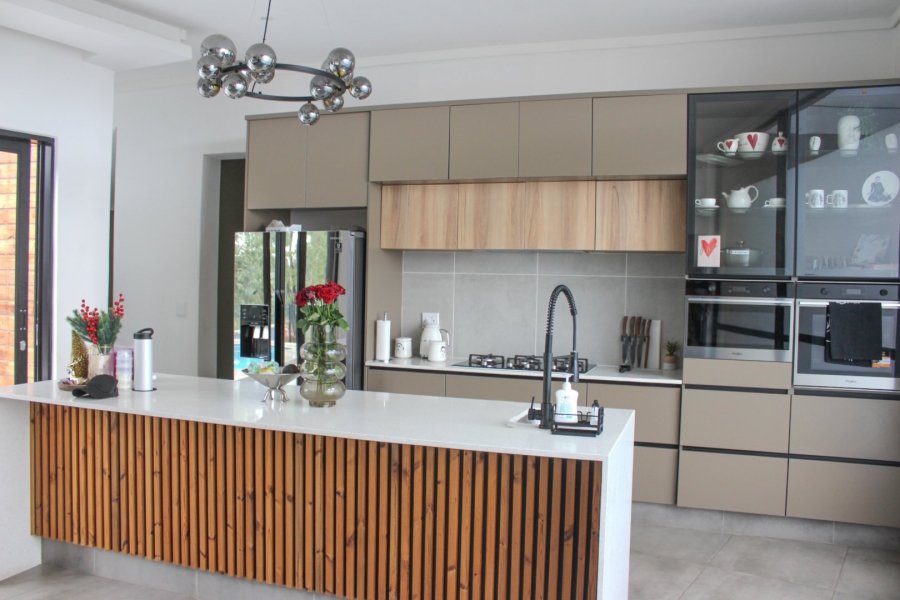 5 Bedroom Property for Sale in Midstream Ridge Gauteng