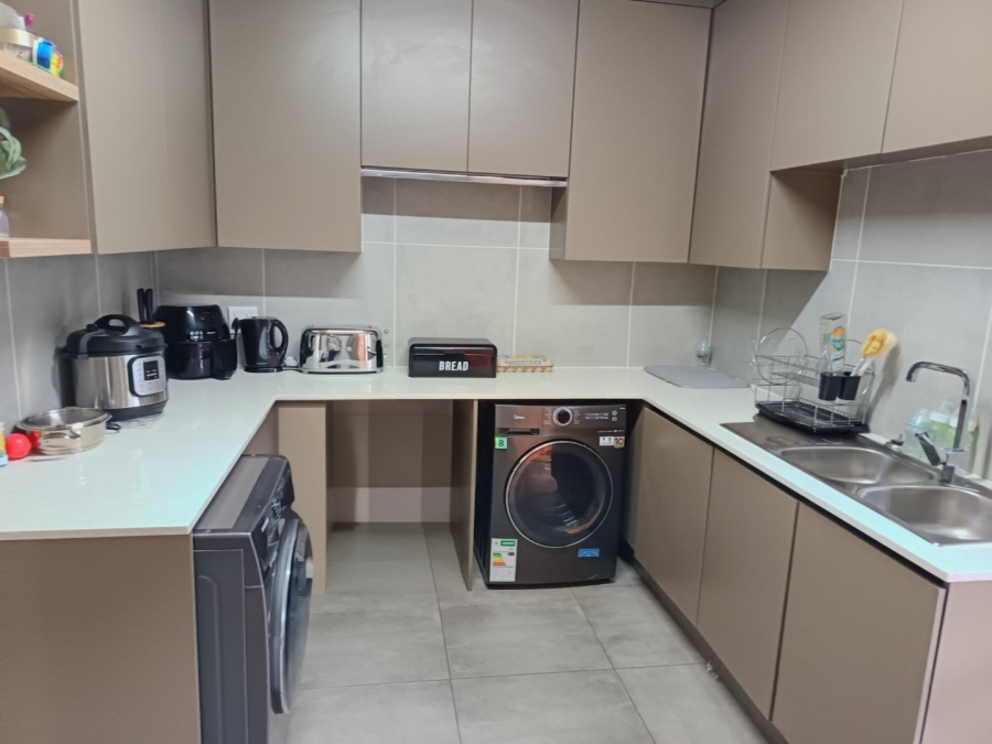 5 Bedroom Property for Sale in Midstream Ridge Gauteng