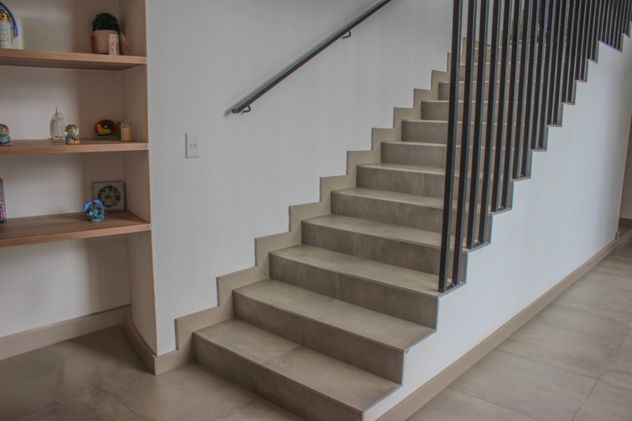 5 Bedroom Property for Sale in Midstream Ridge Gauteng