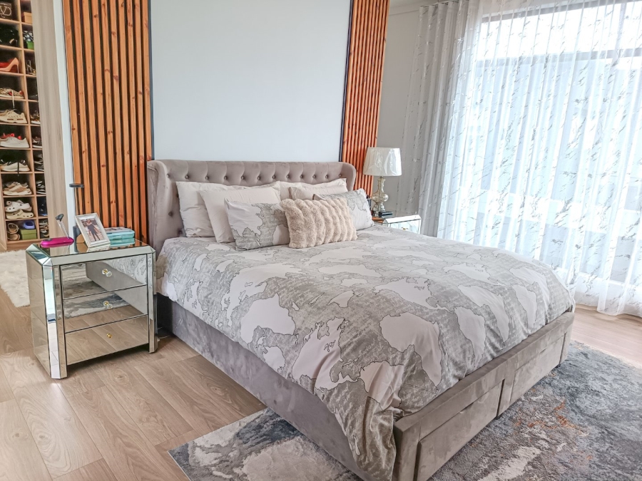 5 Bedroom Property for Sale in Midstream Ridge Gauteng