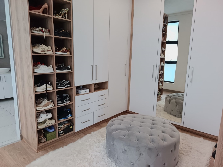 5 Bedroom Property for Sale in Midstream Ridge Gauteng