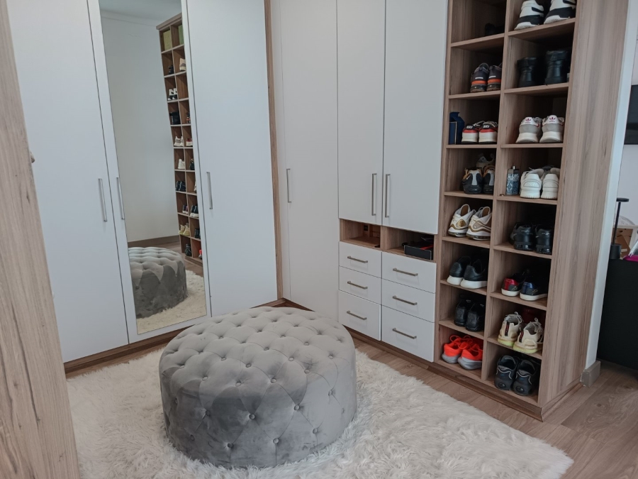 5 Bedroom Property for Sale in Midstream Ridge Gauteng