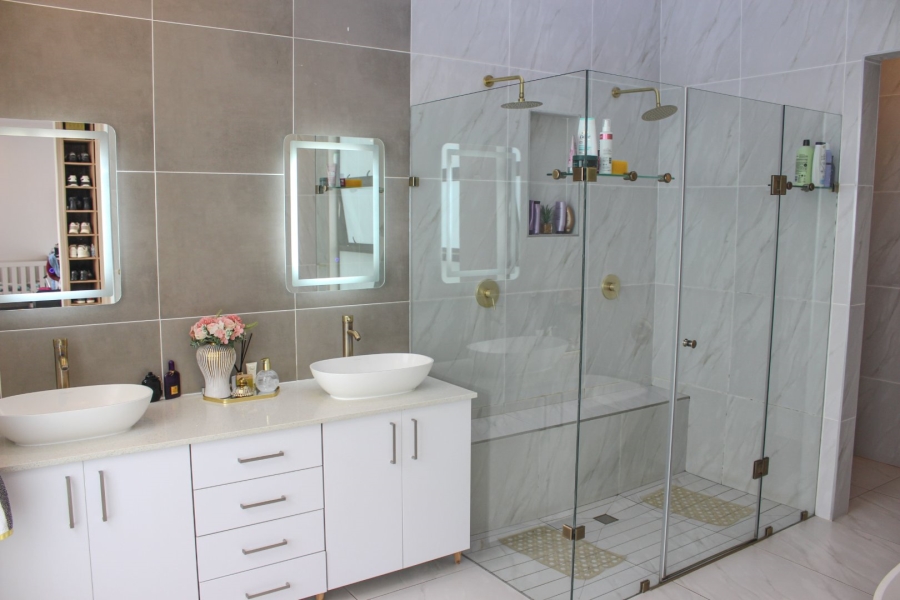 5 Bedroom Property for Sale in Midstream Ridge Gauteng