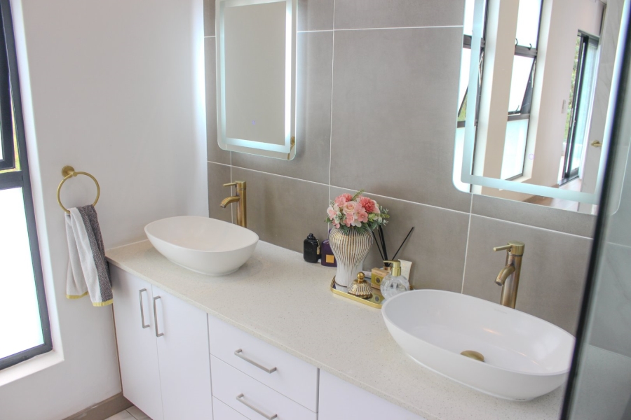 5 Bedroom Property for Sale in Midstream Ridge Gauteng