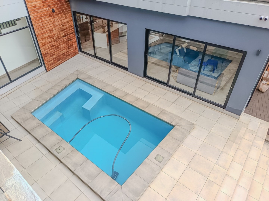 5 Bedroom Property for Sale in Midstream Ridge Gauteng