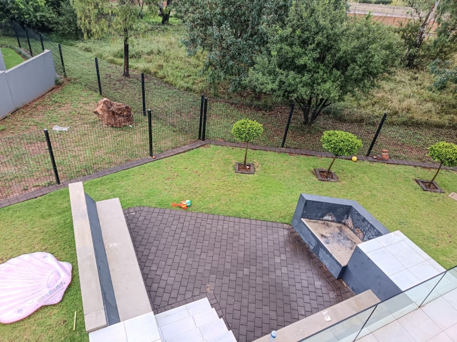 5 Bedroom Property for Sale in Midstream Ridge Gauteng