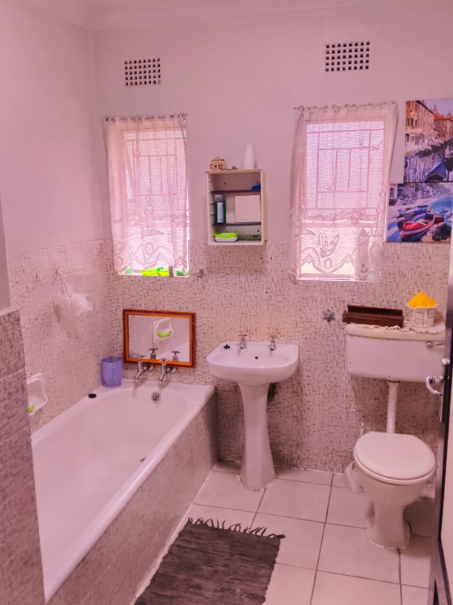 3 Bedroom Property for Sale in Nimrod Park Gauteng