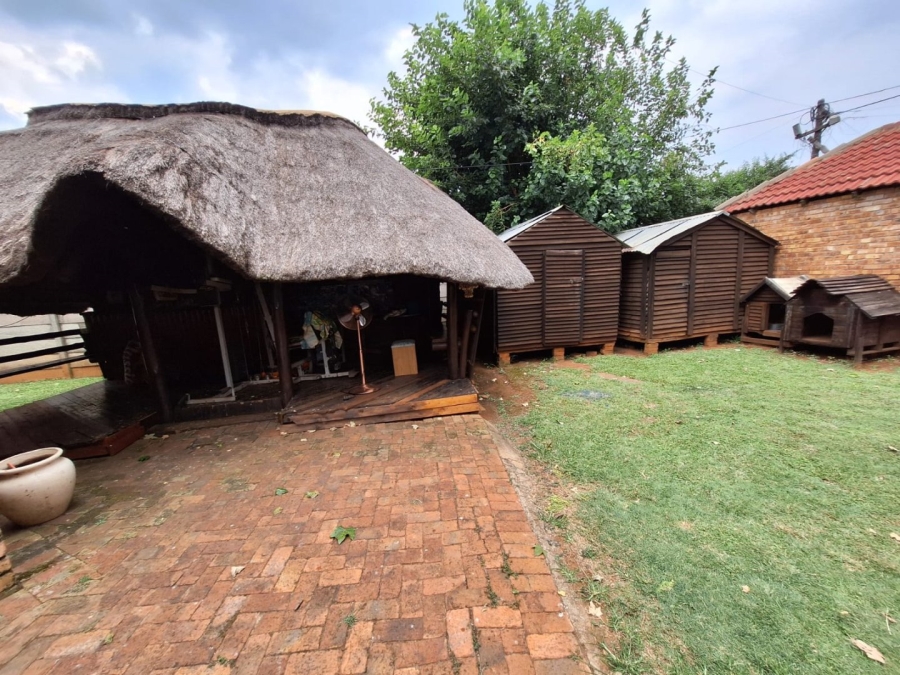  Bedroom Property for Sale in Heuweloord Gauteng