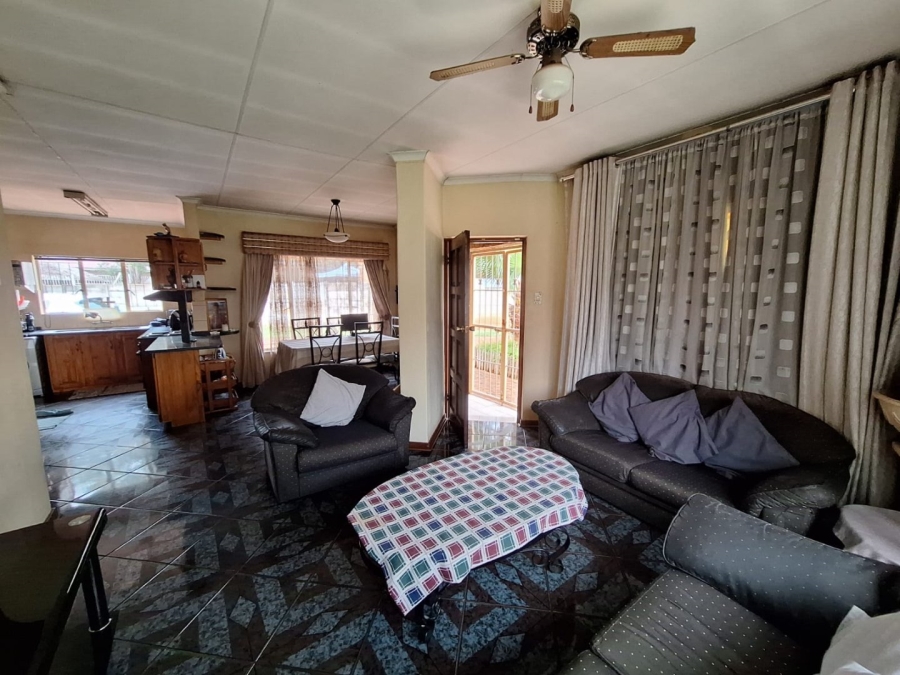  Bedroom Property for Sale in Heuweloord Gauteng