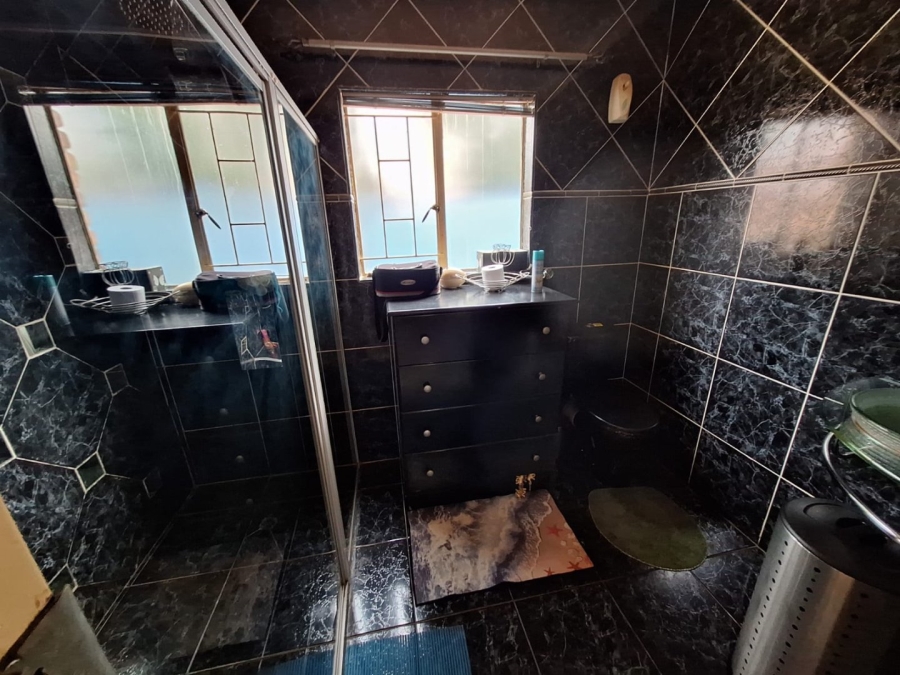  Bedroom Property for Sale in Heuweloord Gauteng