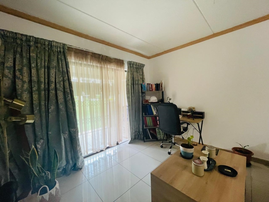 1 Bedroom Property for Sale in Noordwyk Gauteng