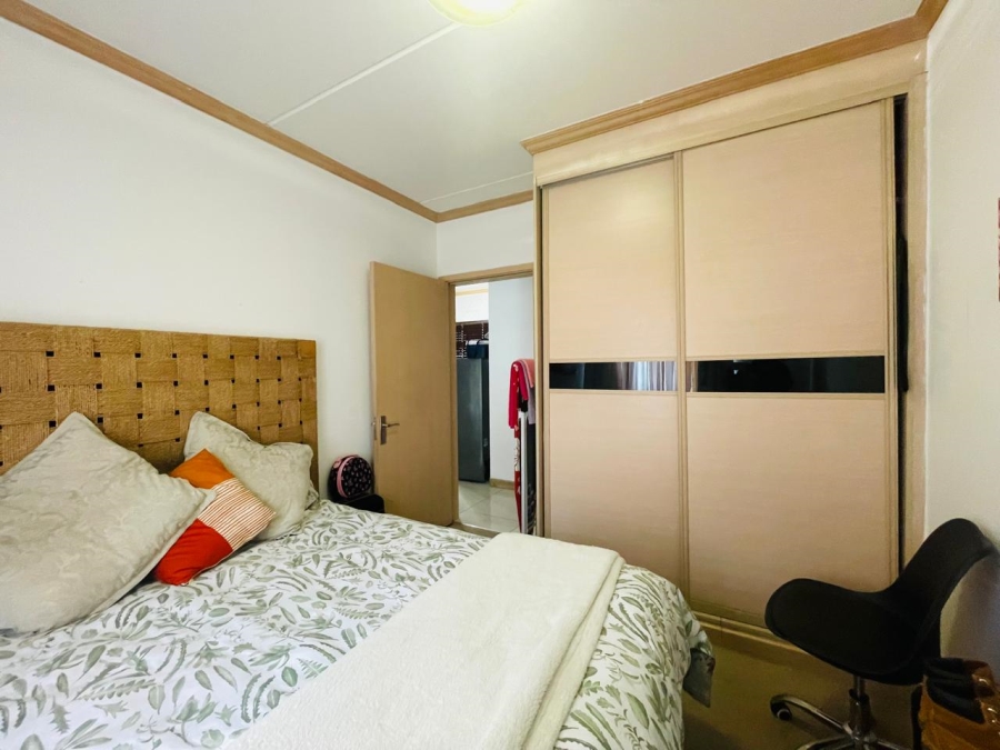 1 Bedroom Property for Sale in Noordwyk Gauteng