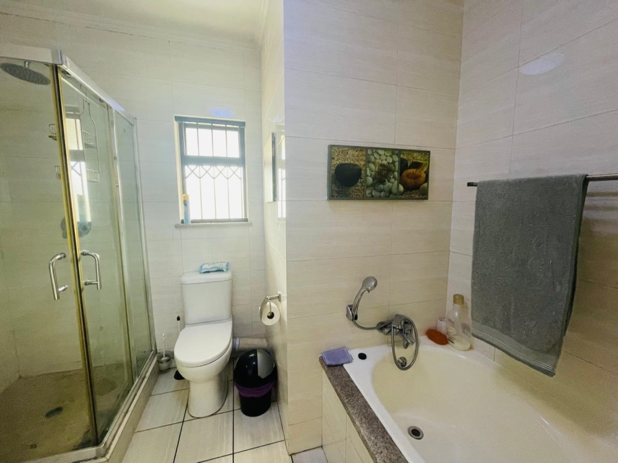 1 Bedroom Property for Sale in Noordwyk Gauteng