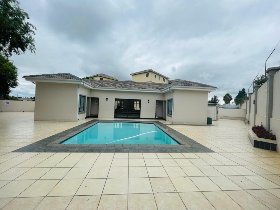 1 Bedroom Property for Sale in Noordwyk Gauteng