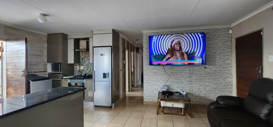 3 Bedroom Property for Sale in Albertsdal Gauteng