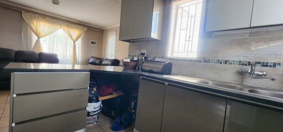 3 Bedroom Property for Sale in Albertsdal Gauteng