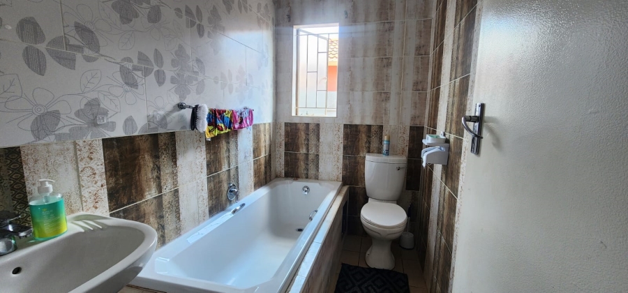 3 Bedroom Property for Sale in Albertsdal Gauteng