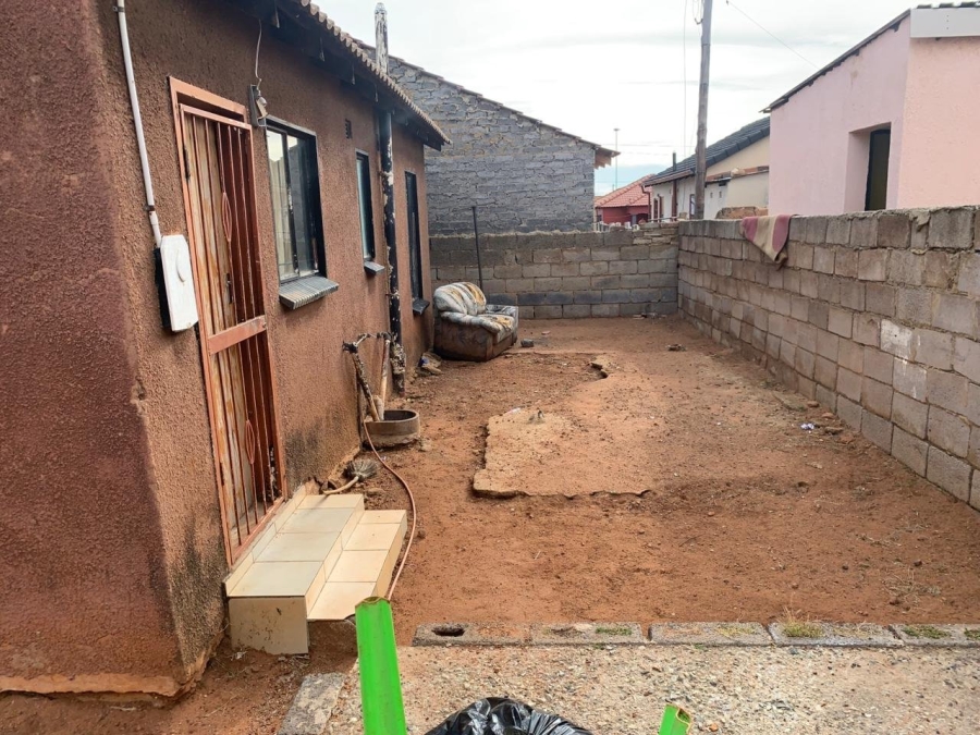 2 Bedroom Property for Sale in Mohlakeng Gauteng
