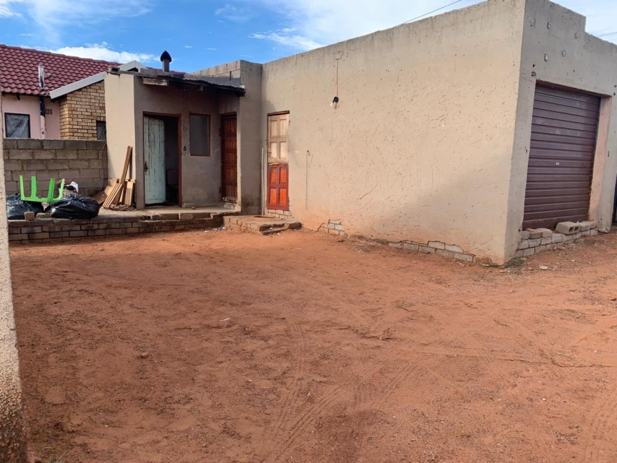 2 Bedroom Property for Sale in Mohlakeng Gauteng