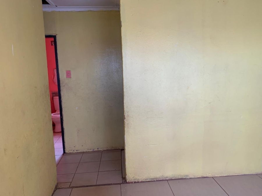2 Bedroom Property for Sale in Mohlakeng Gauteng
