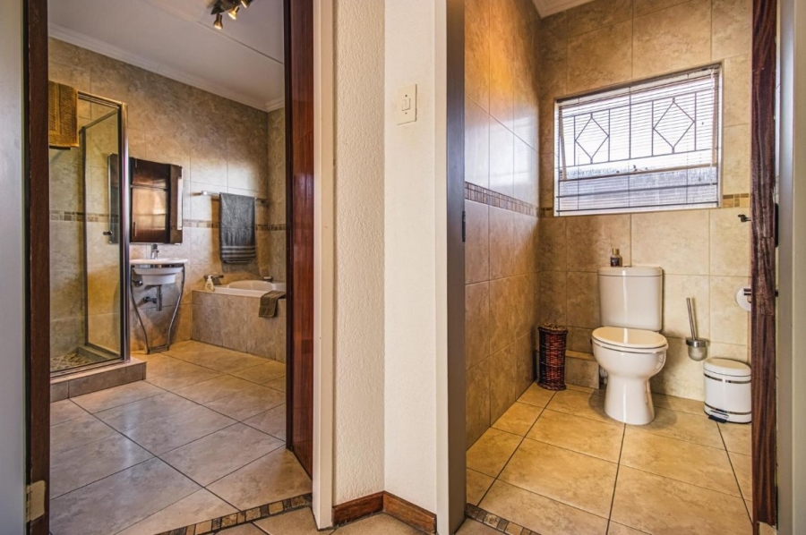 5 Bedroom Property for Sale in Sunnyridge Gauteng