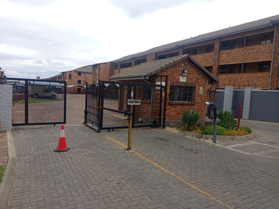 To Let 2 Bedroom Property for Rent in Grand Central Gauteng