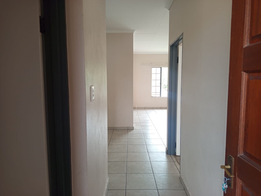 To Let 2 Bedroom Property for Rent in Grand Central Gauteng