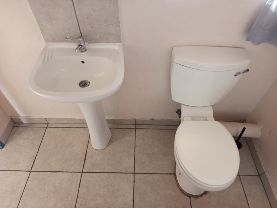 To Let 2 Bedroom Property for Rent in Grand Central Gauteng