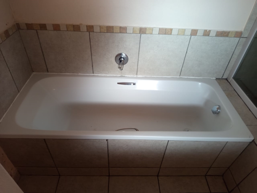 To Let 2 Bedroom Property for Rent in Grand Central Gauteng