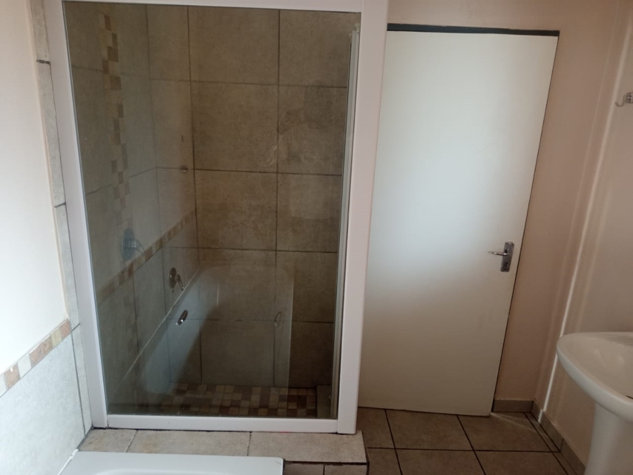 To Let 2 Bedroom Property for Rent in Grand Central Gauteng