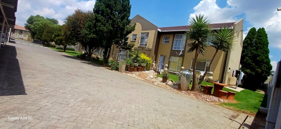 3 Bedroom Property for Sale in Verwoerdpark Gauteng
