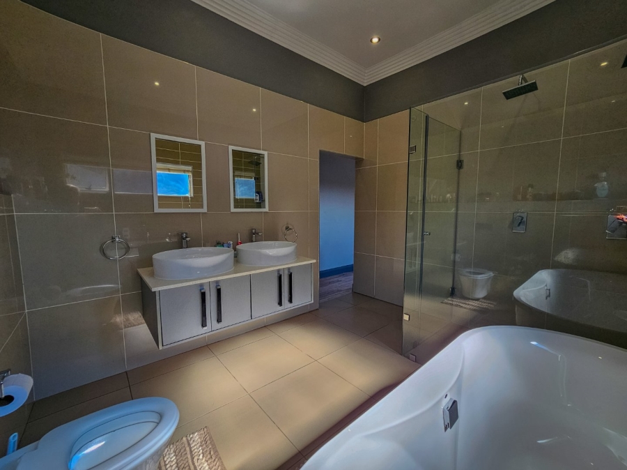 4 Bedroom Property for Sale in Midstream Ridge Gauteng