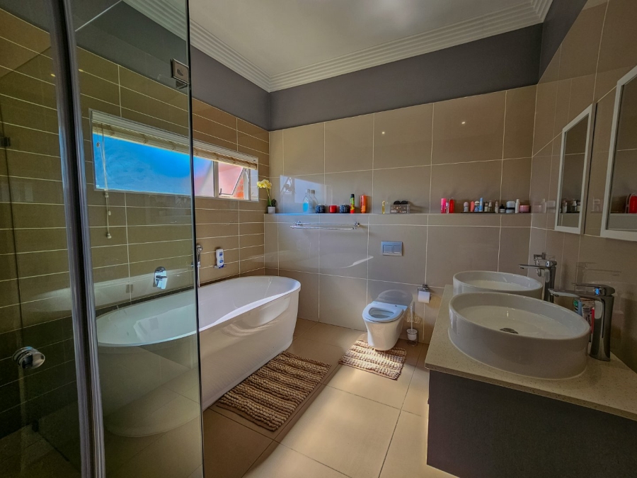 4 Bedroom Property for Sale in Midstream Ridge Gauteng